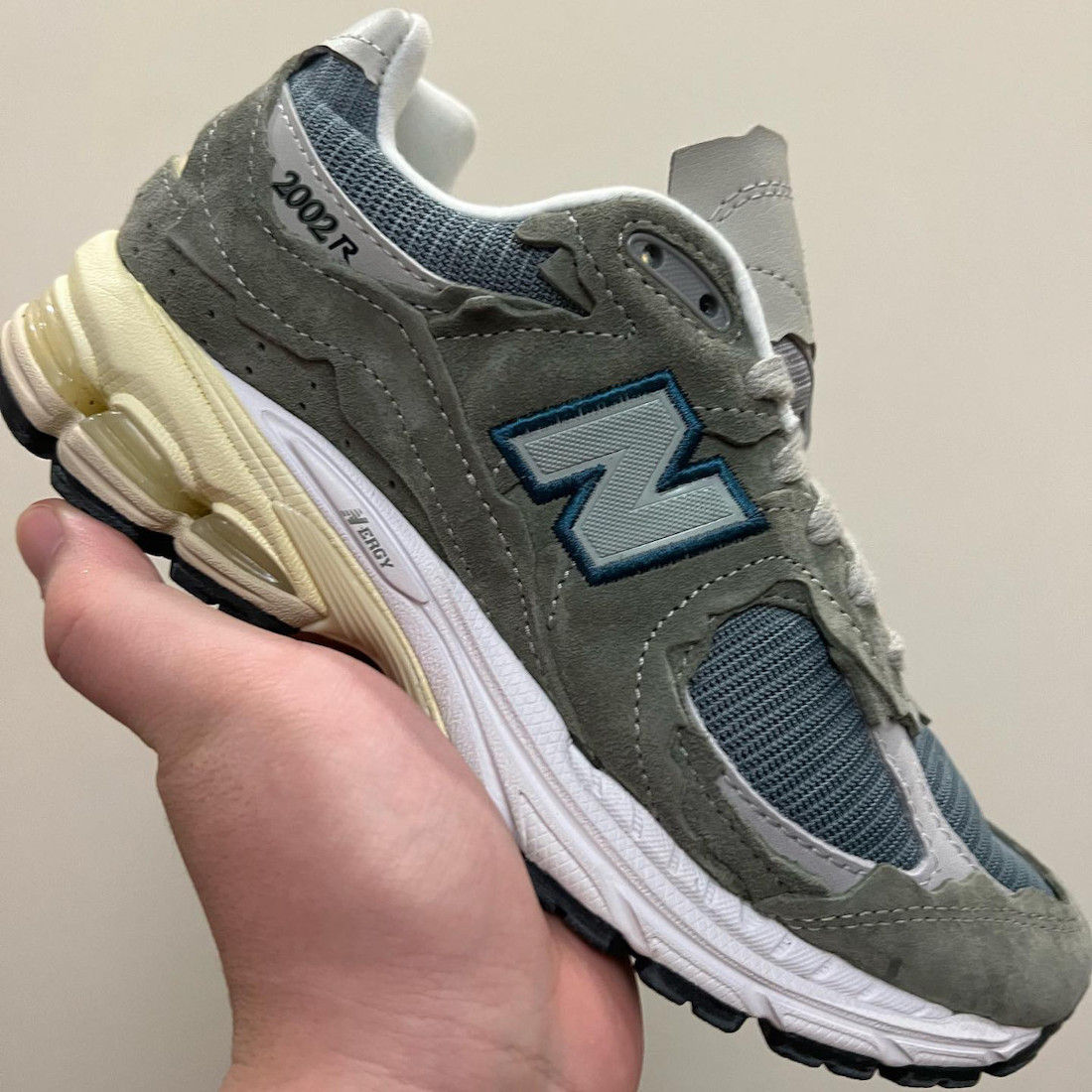 New Balance 2002R保护包于2022年发布