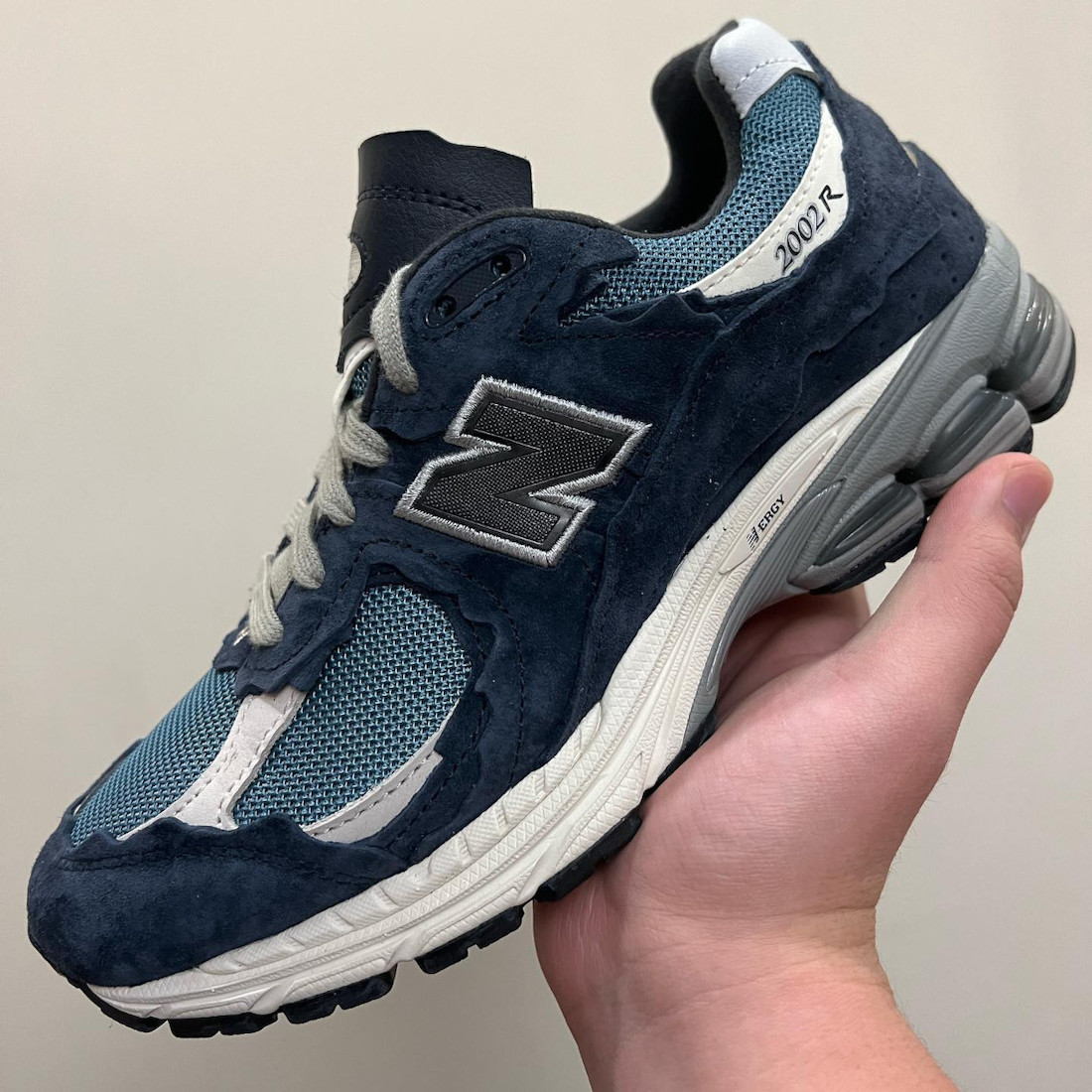 New Balance 2002R保护包于2022年发布