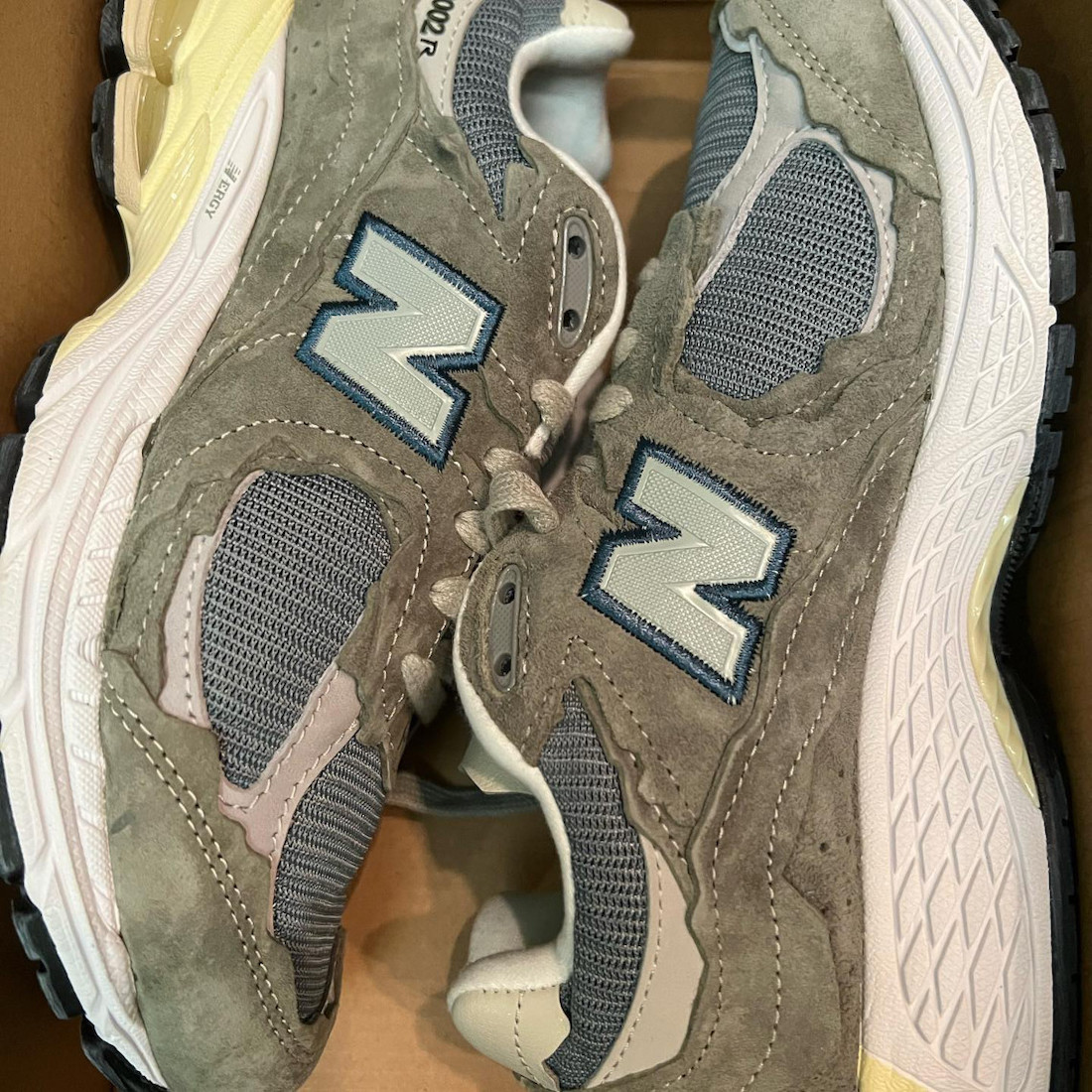 New Balance 2002R保护包于2022年发布