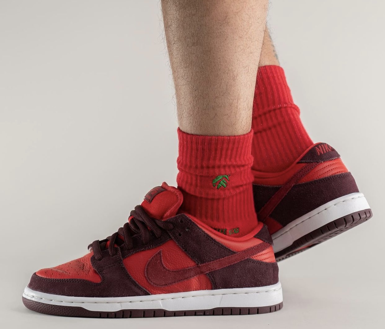 Nike SB Dunk Low Cherry DM0807-600脚部发布日期