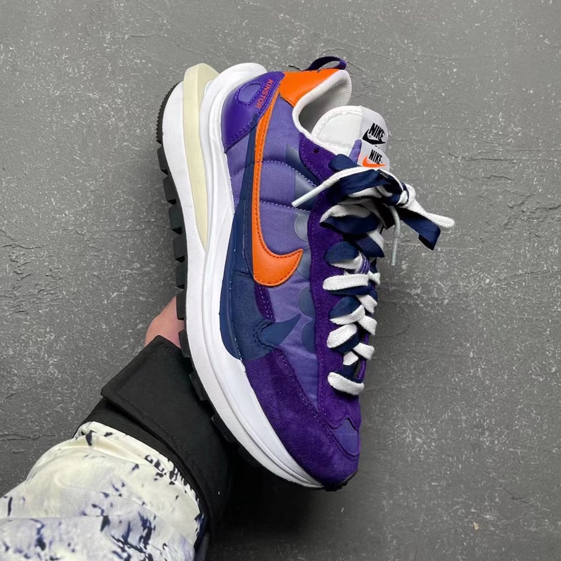 Sacai Nike VaporWaffle深色虹膜发布日期