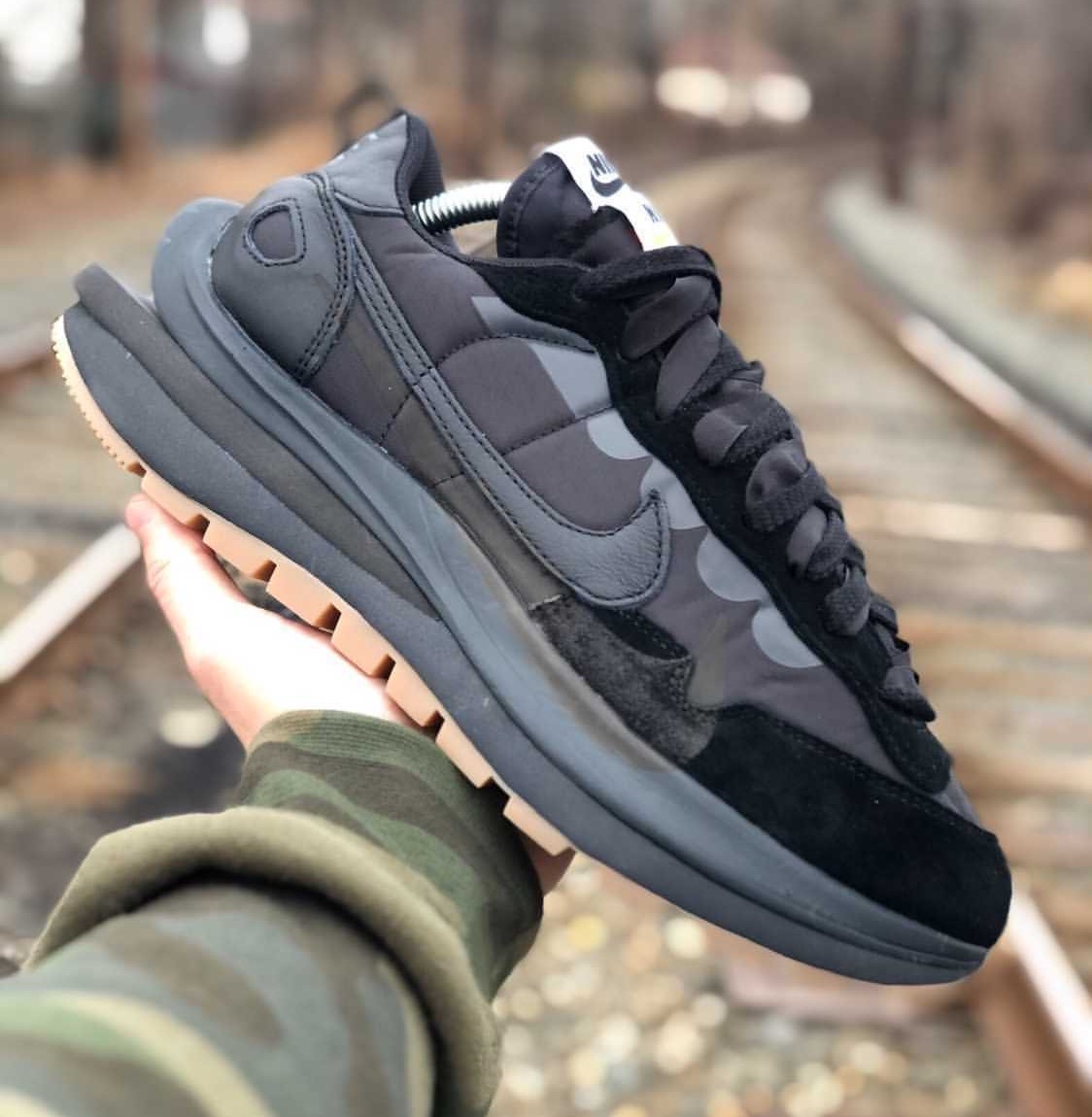 Sacai Nike VaporWaffle Off黑色口香糖发布日期