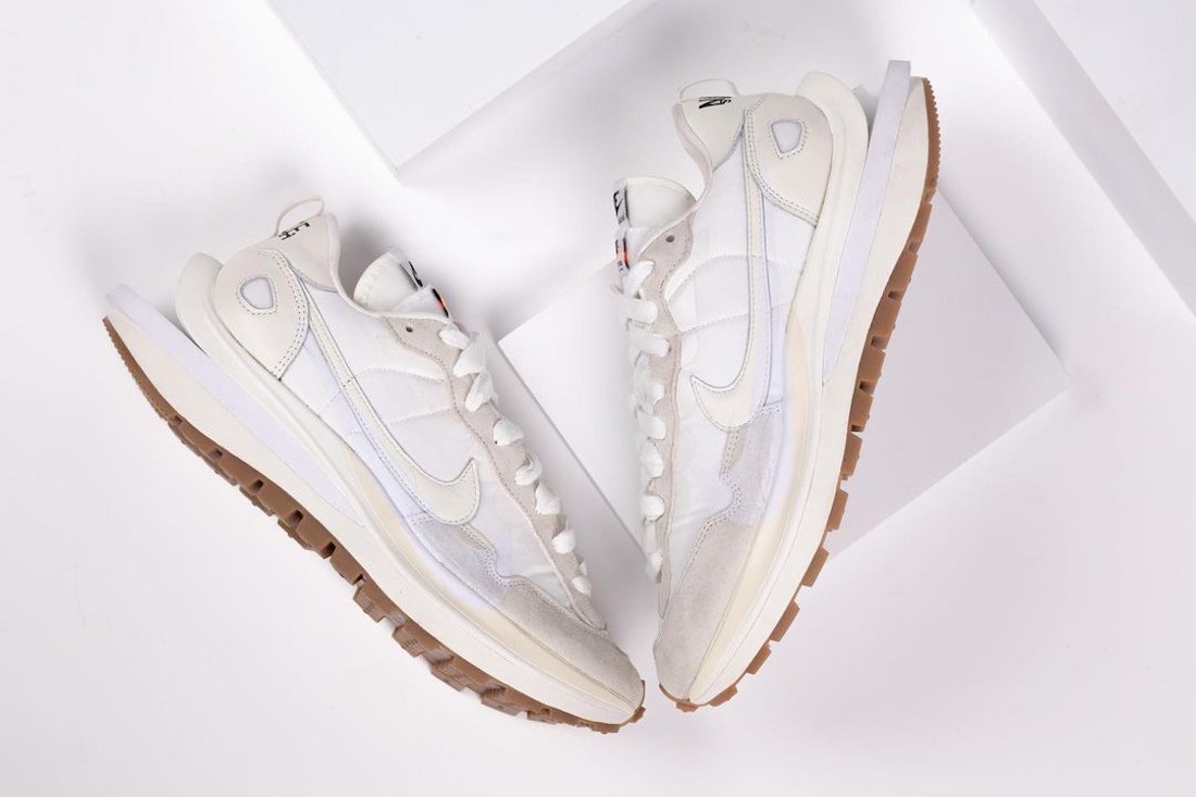 Sacai Nike VaporWaffle Sail DD1875-100足部发布日期