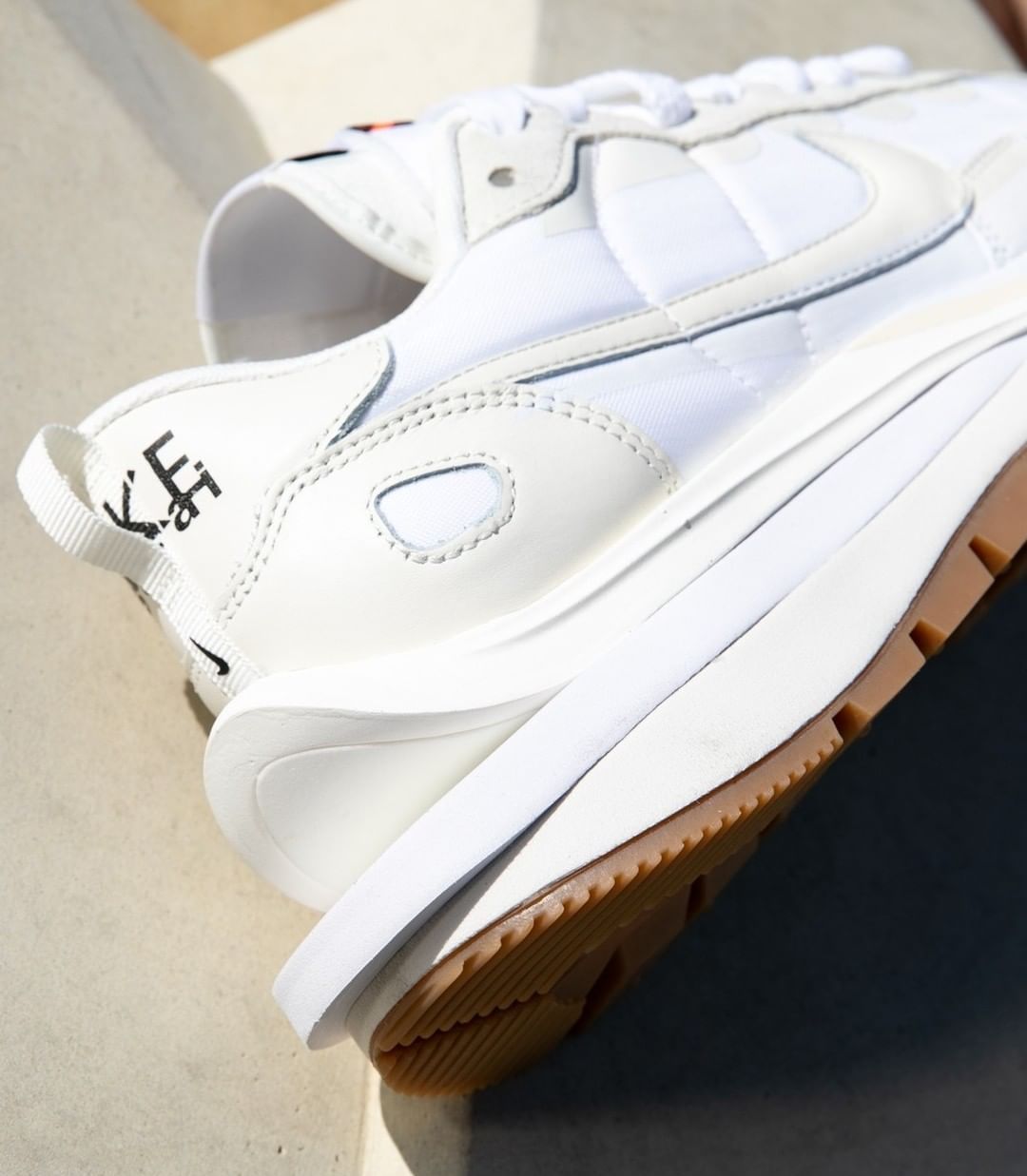 Sacai Nike VaporWaffle Sail DD1875-100发布日期