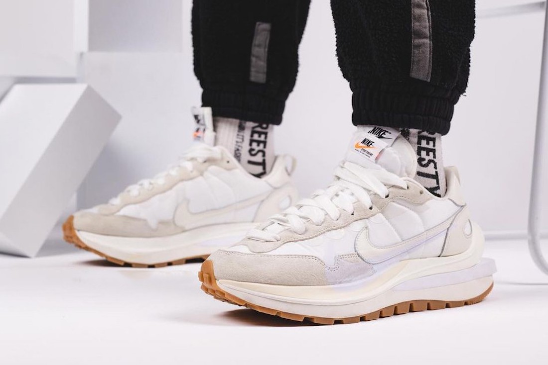 Sacai Nike VaporWaffle Sail DD1875-100足部发布日期