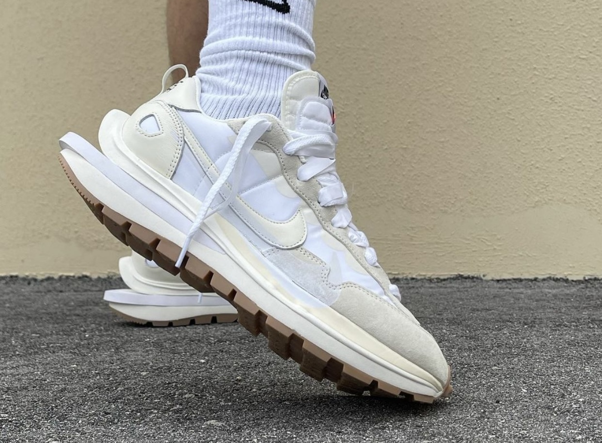 Sacai Nike VaporWaffle White Sail口香糖足部发布日期