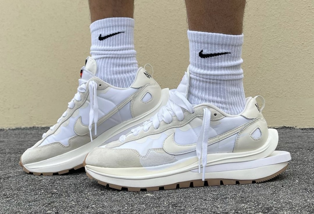 Sacai Nike VaporWaffle White Sail口香糖足部发布日期