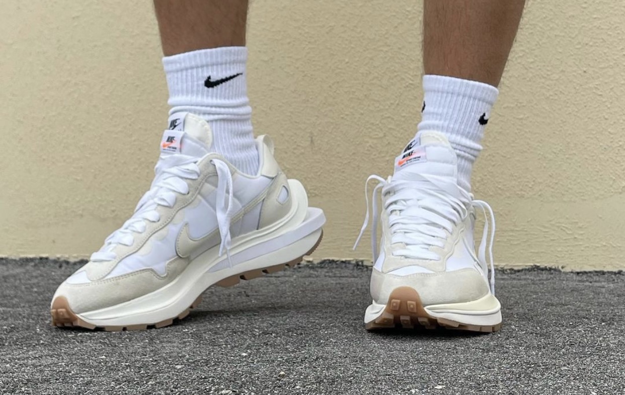 Sacai Nike VaporWaffle White Sail口香糖足部发布日期