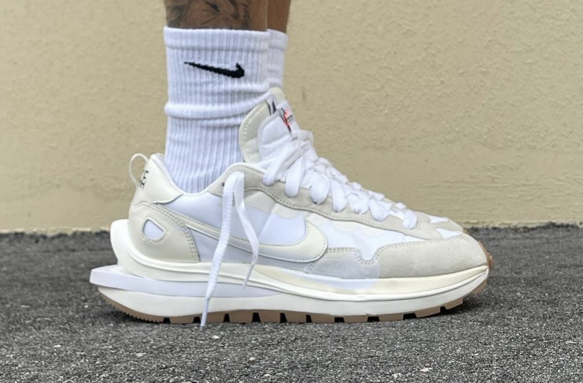 Sacai Nike VaporWaffle White Sail口香糖足部发布日期