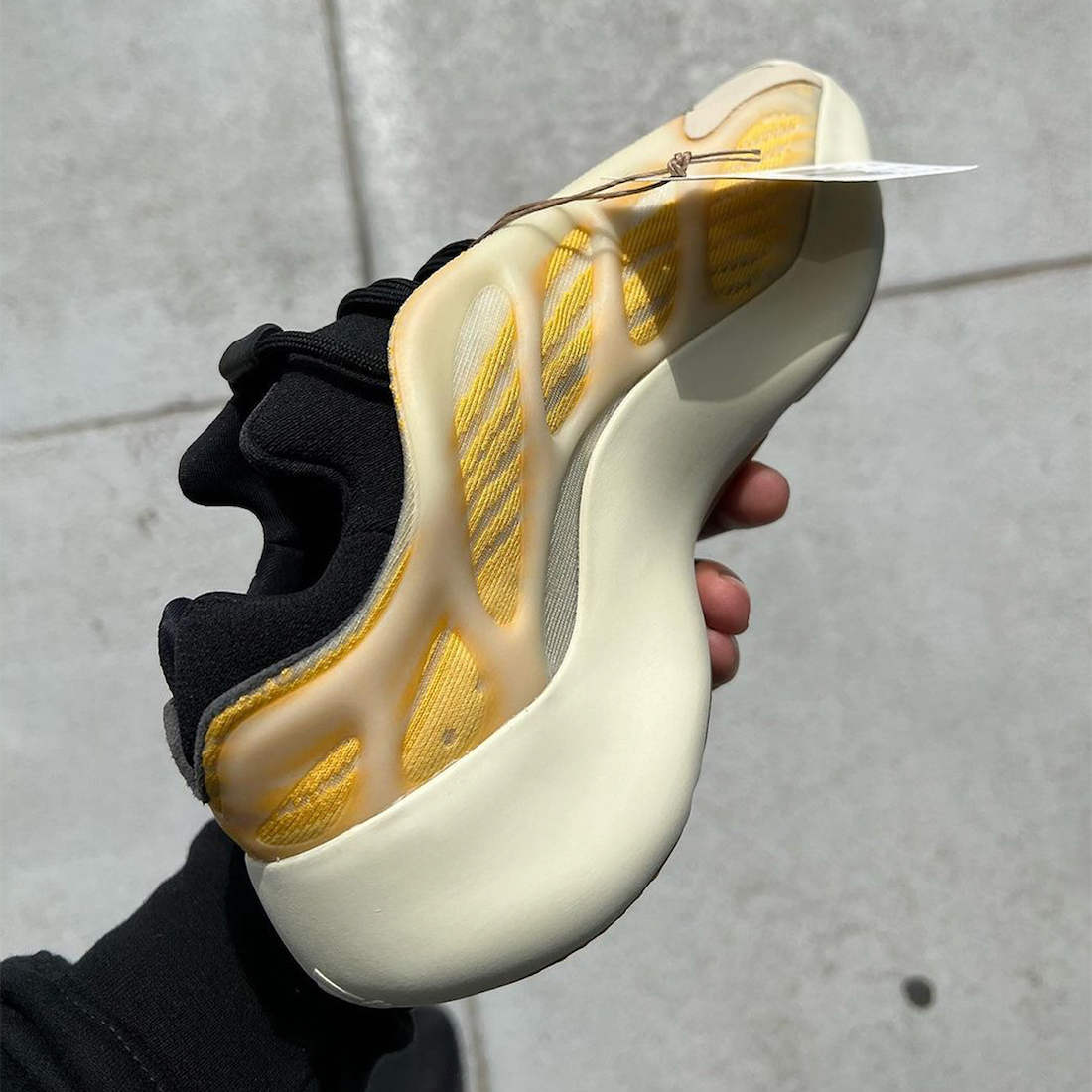 阿迪达斯Yeezy 700 V3单红花HP5425发布日期