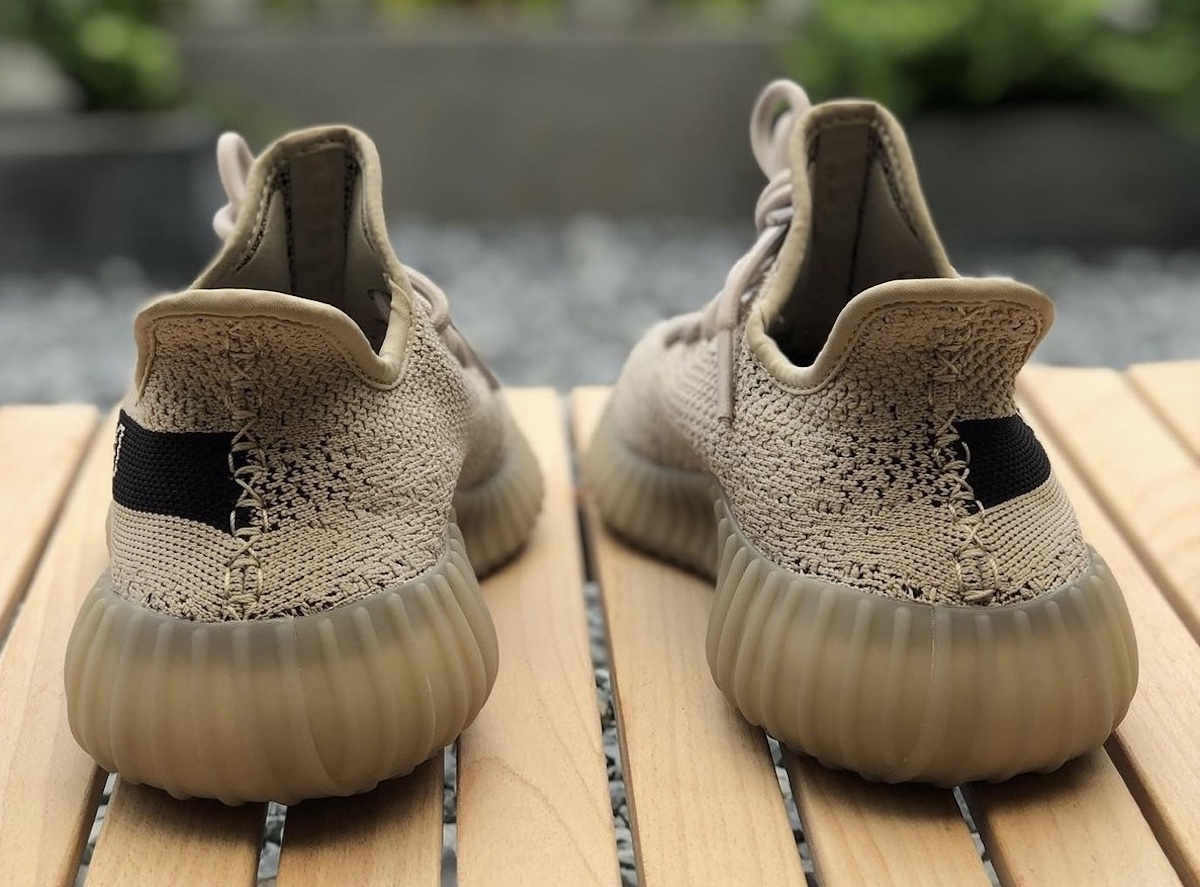 阿迪达斯Yeezy Boost 350 V2米色黑色HP7870发布日期