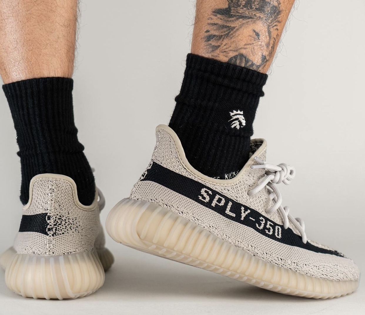 阿迪达斯Yeezy Boost 350 V2米色黑色HP7870发布日期