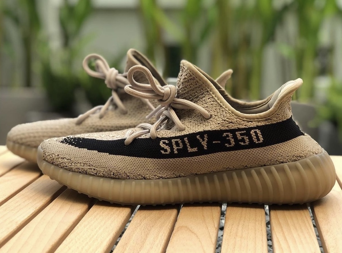 阿迪达斯Yeezy Boost 350 V2米色黑色HP7870发布日期