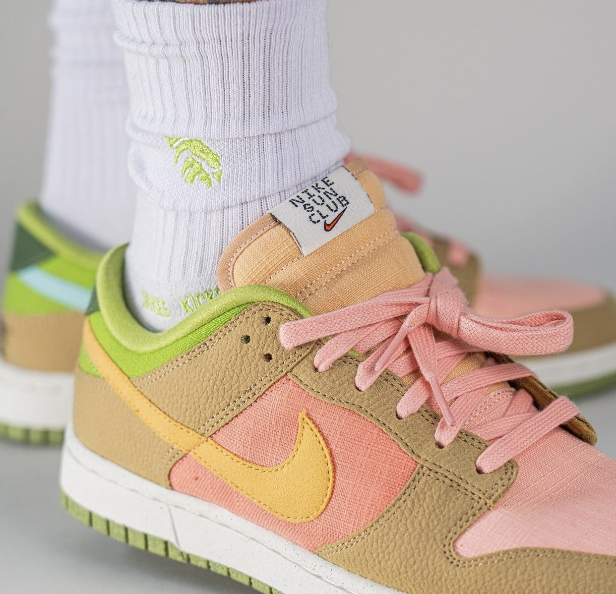 Nike Dunk Low Nike Sun Club Arctic Orange Sanded Gold DM0583-800 Release Date