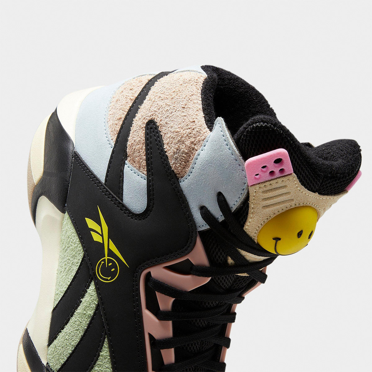 Smiley Reebok Shaq Attaq GX2250 Release Date Smiley Reebok Shaq Attaq GX2250 Release Date