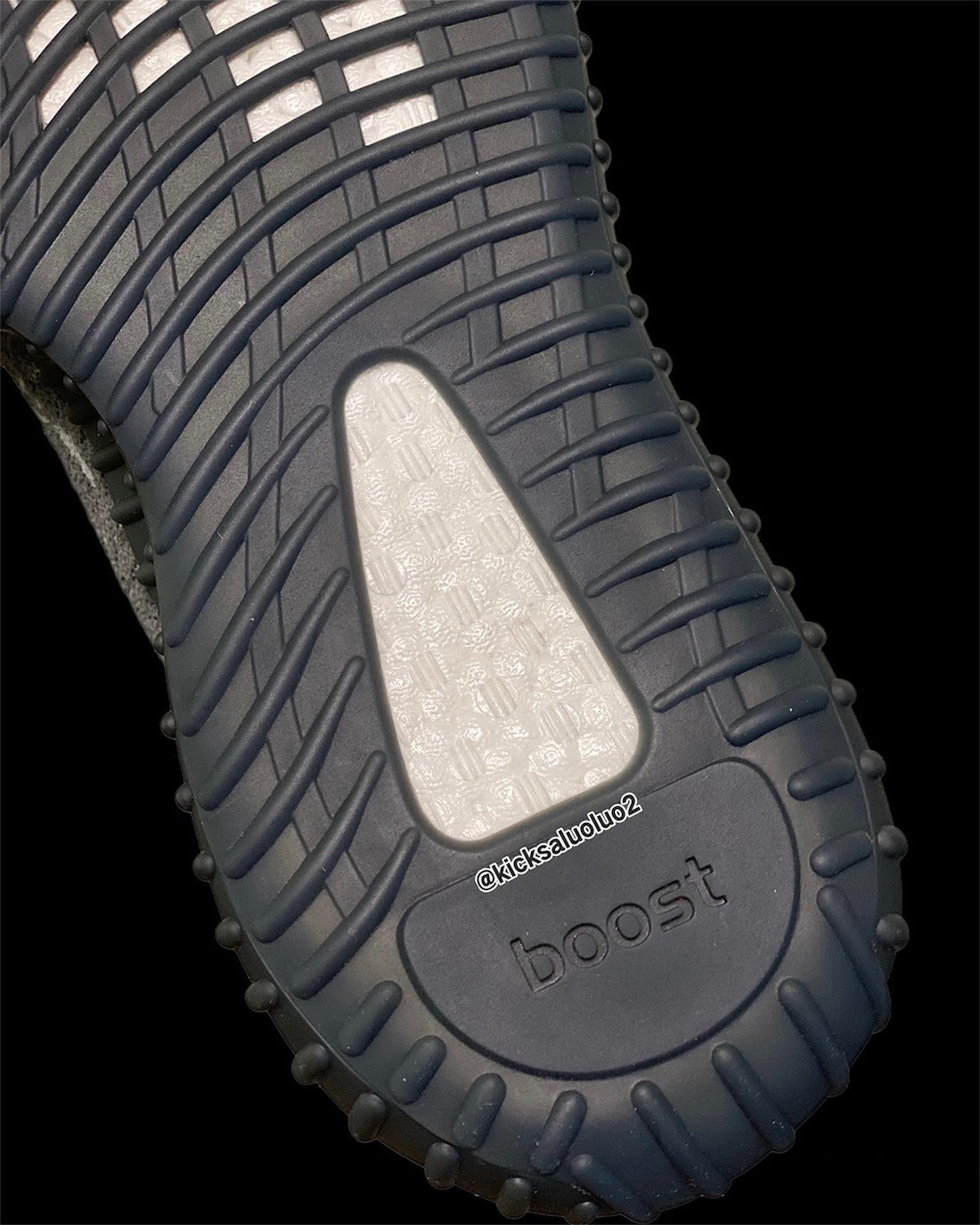 adidas Yeezy Boost 350 V2 MX Grey Release Date On-Feet adidas Yeezy Boost 350 V2 MX Grey Release Date On-Feet