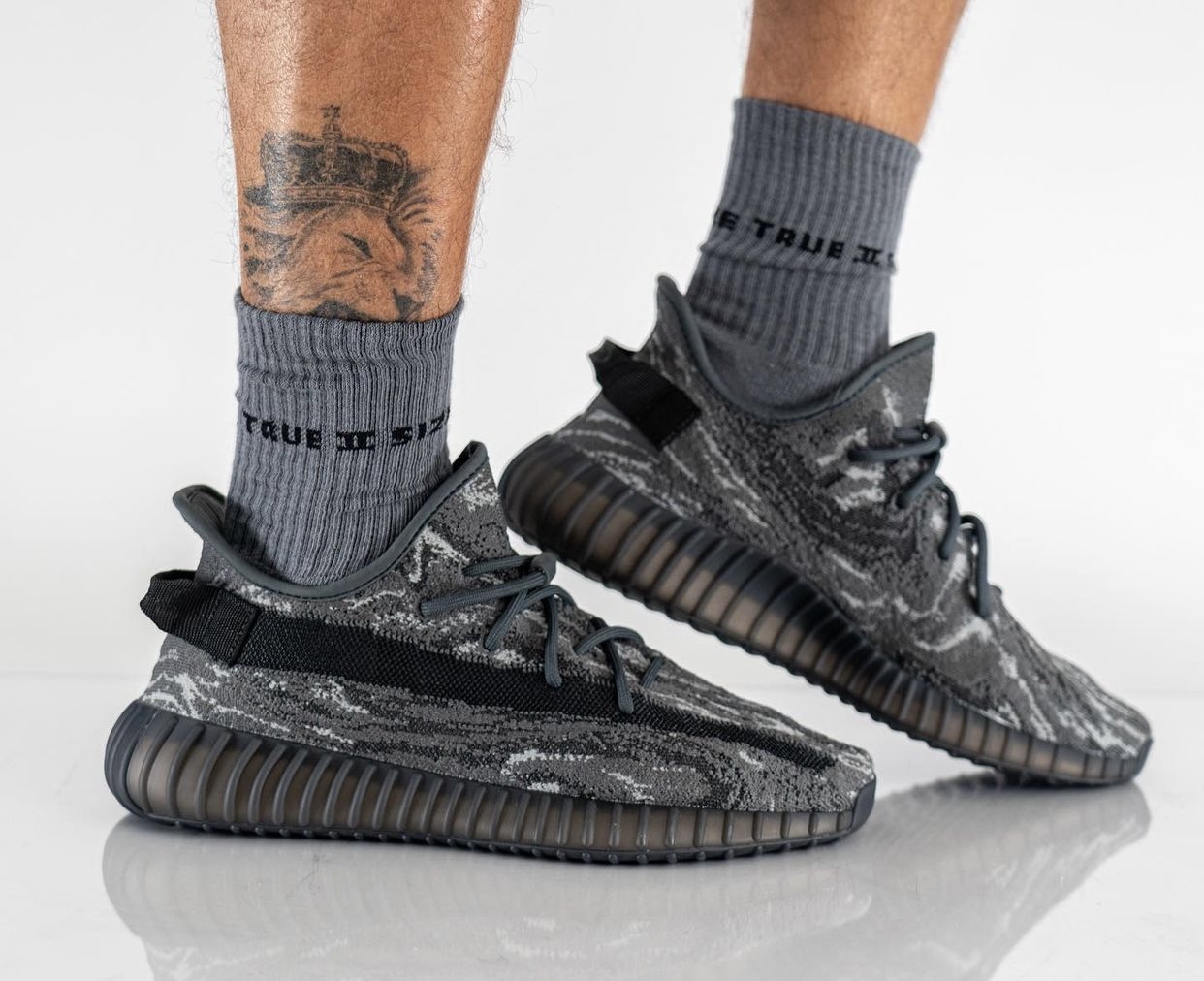 adidas Yeezy Boost 350 V2 MX Grey Release Date On-Feet adidas Yeezy Boost 350 V2 MX Grey Release Date On-Feet