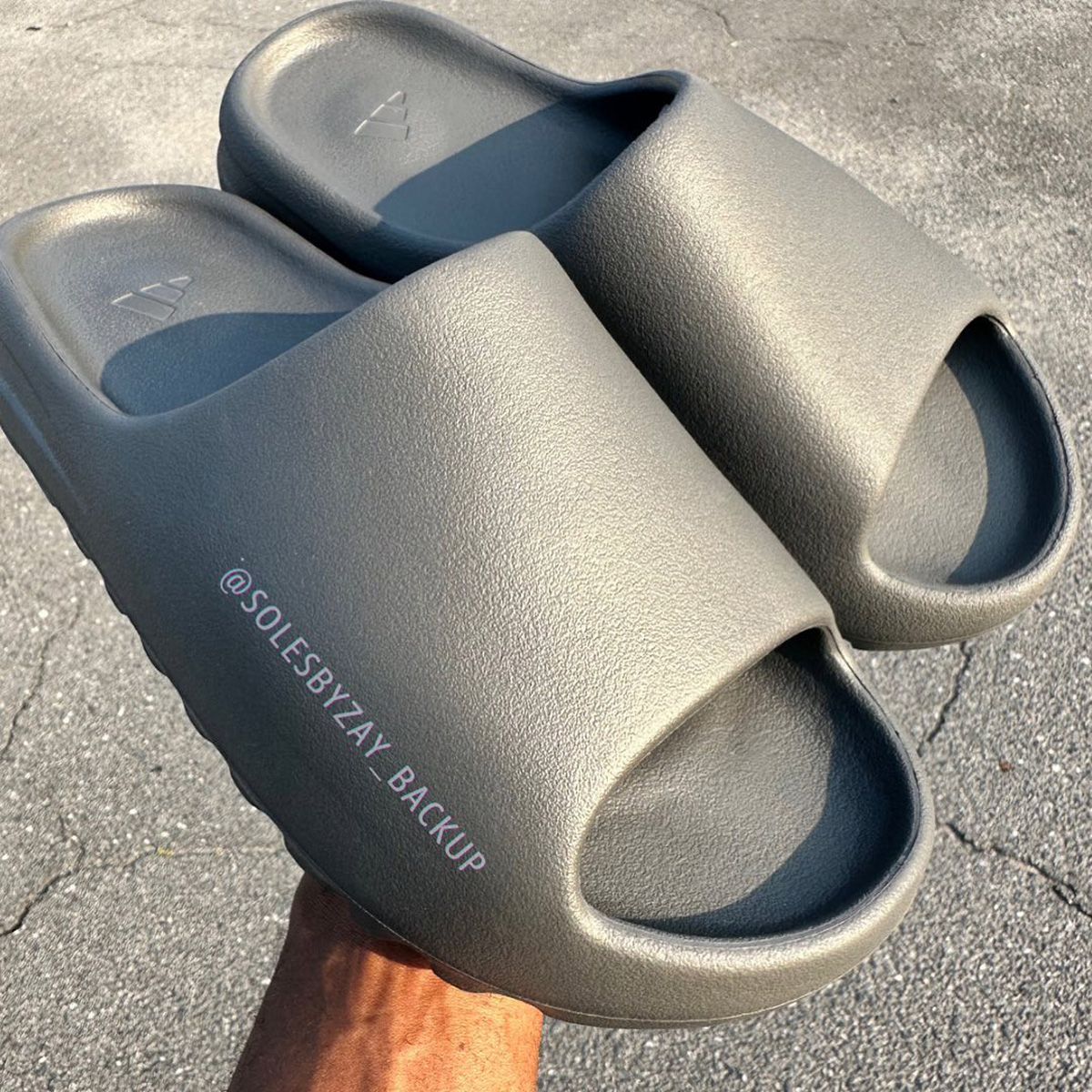 adidas Yeezy Slide Granite ID4132 Release Date