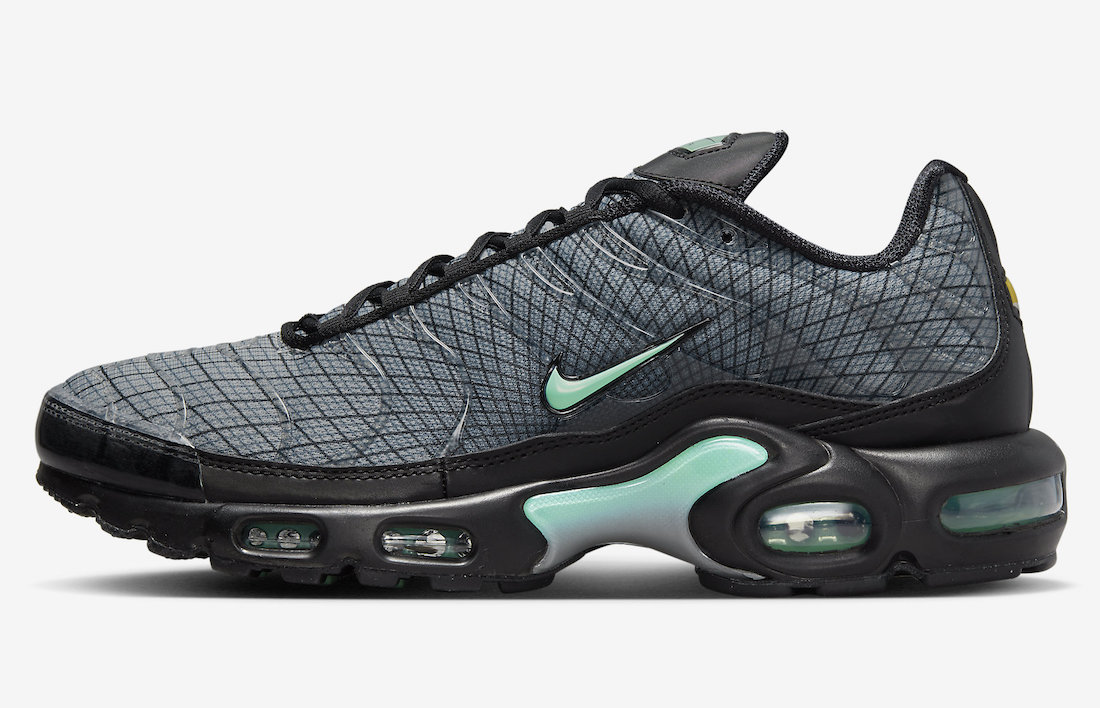 Nike Air Max Plus FB3351-001 Release Date