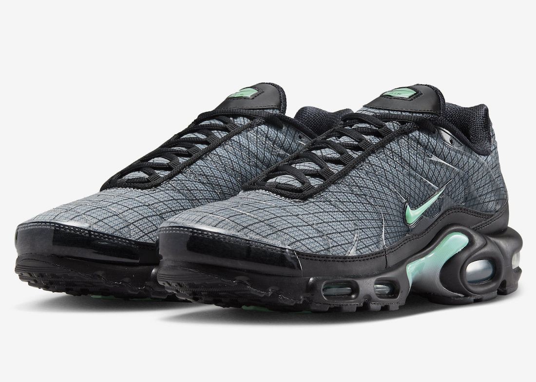 Nike Air Max Plus FB3351-001 Release Date