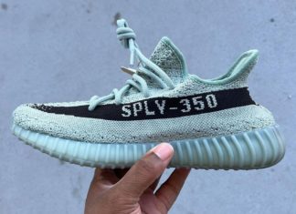 亲自看看阿迪达斯的Yeezy Boost 350 V2 “盐”。