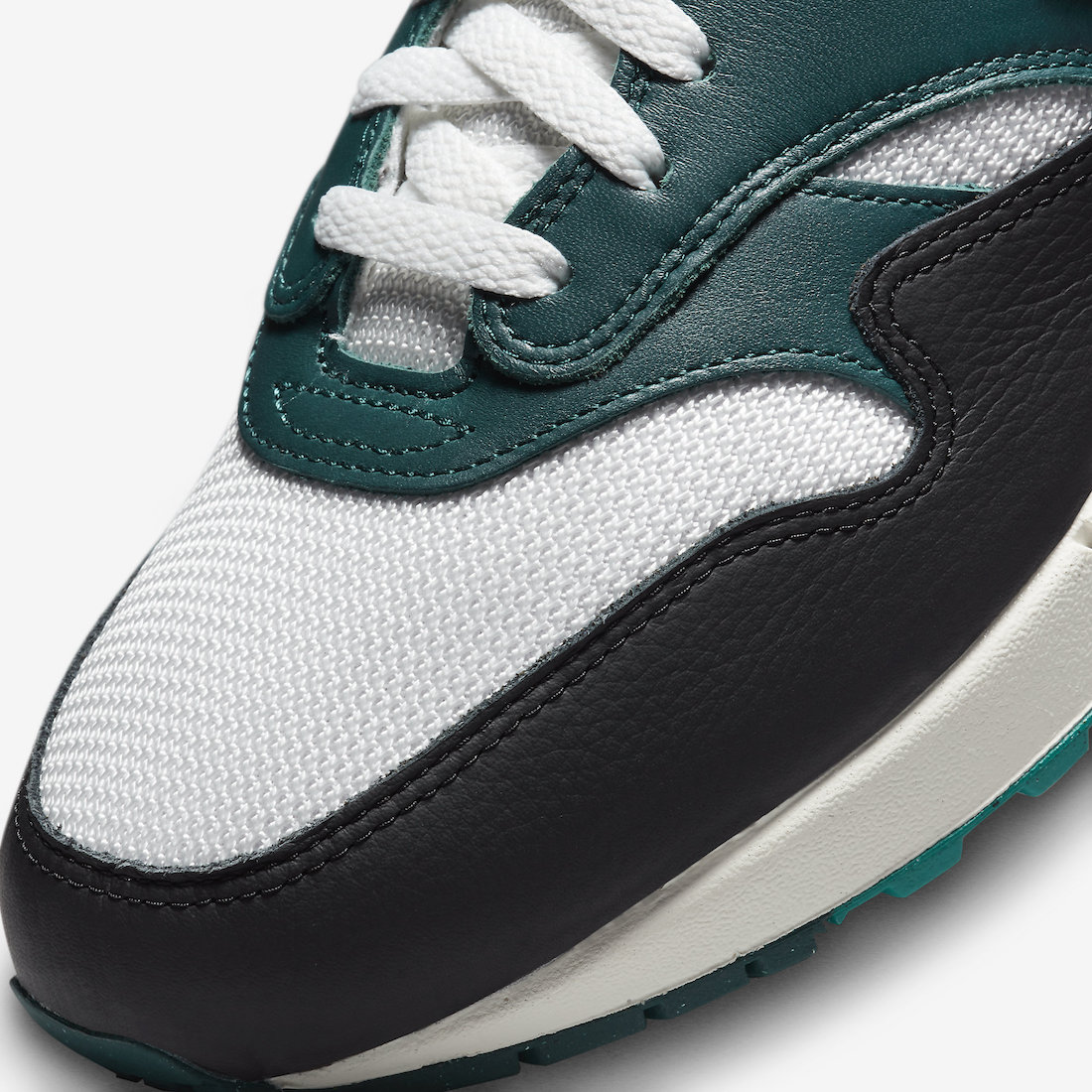 LeBron Liverpool Nike Air Max 1 FB8914-100 Release Date