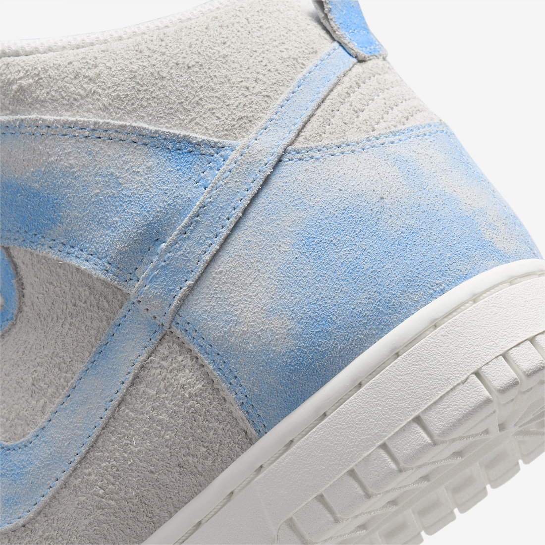 Nike Dunk High Clouds FD0882-400 Release Date