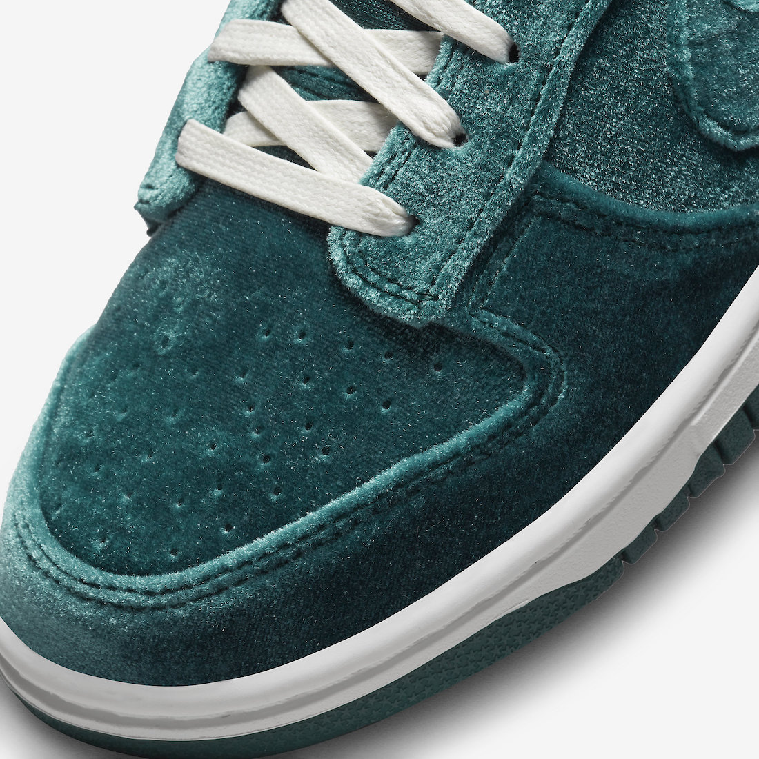 Nike Dunk Low Green Velvet DZ5224-300 Release Date On-Feet