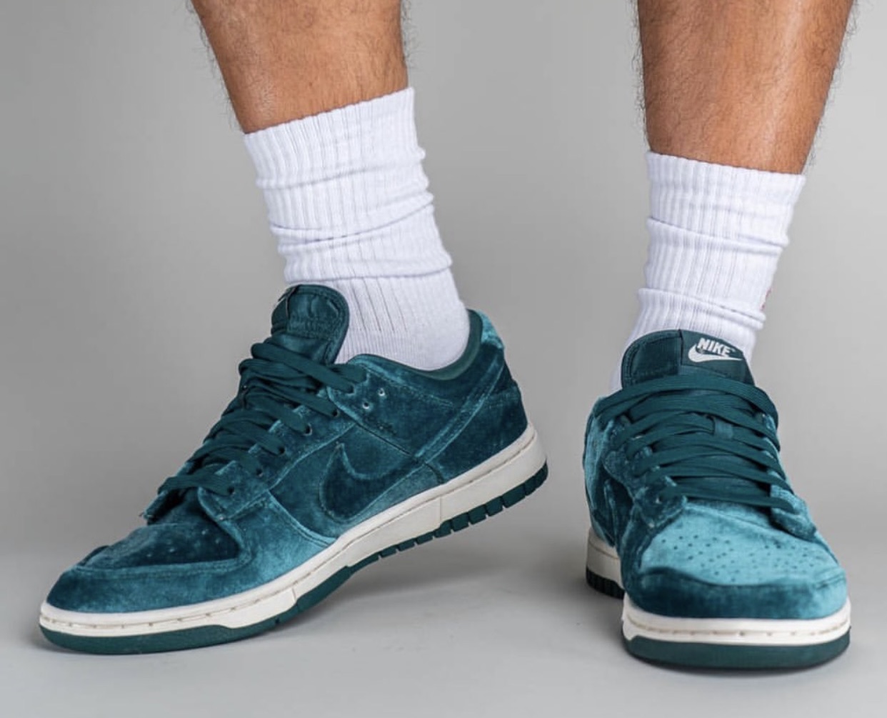 Nike Dunk Low Green Velvet DZ5224-300 Release Date On-Feet