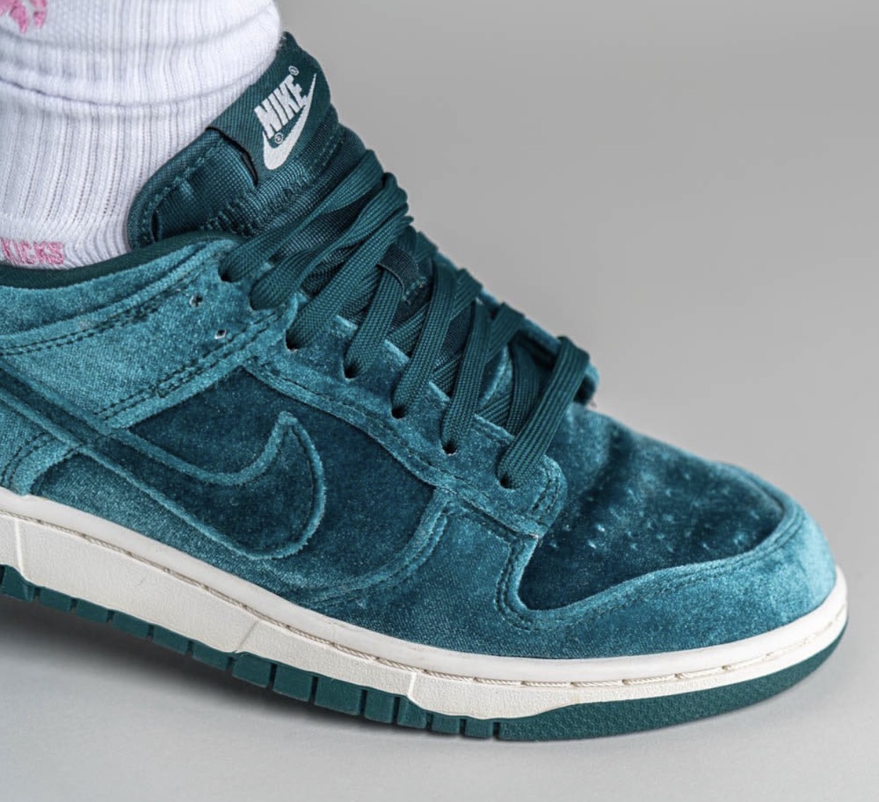 Nike Dunk Low Green Velvet DZ5224-300 Release Date On-Feet