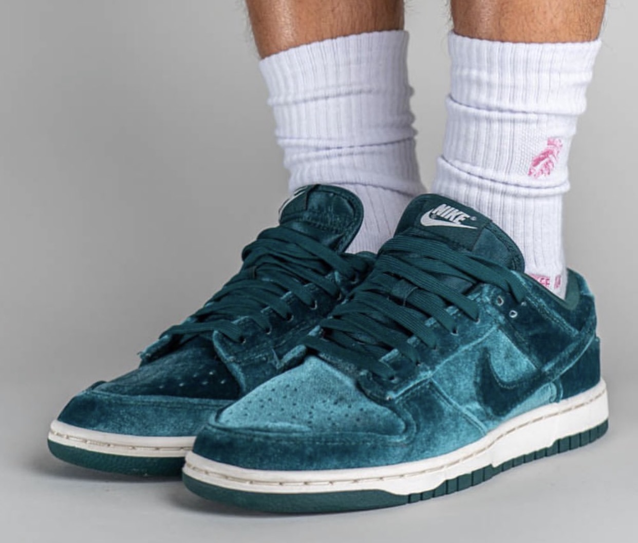 Nike Dunk Low Green Velvet DZ5224-300 Release Date On-Feet