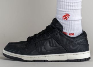 耐克Dunk Low “黑帆布 “的脚部照片