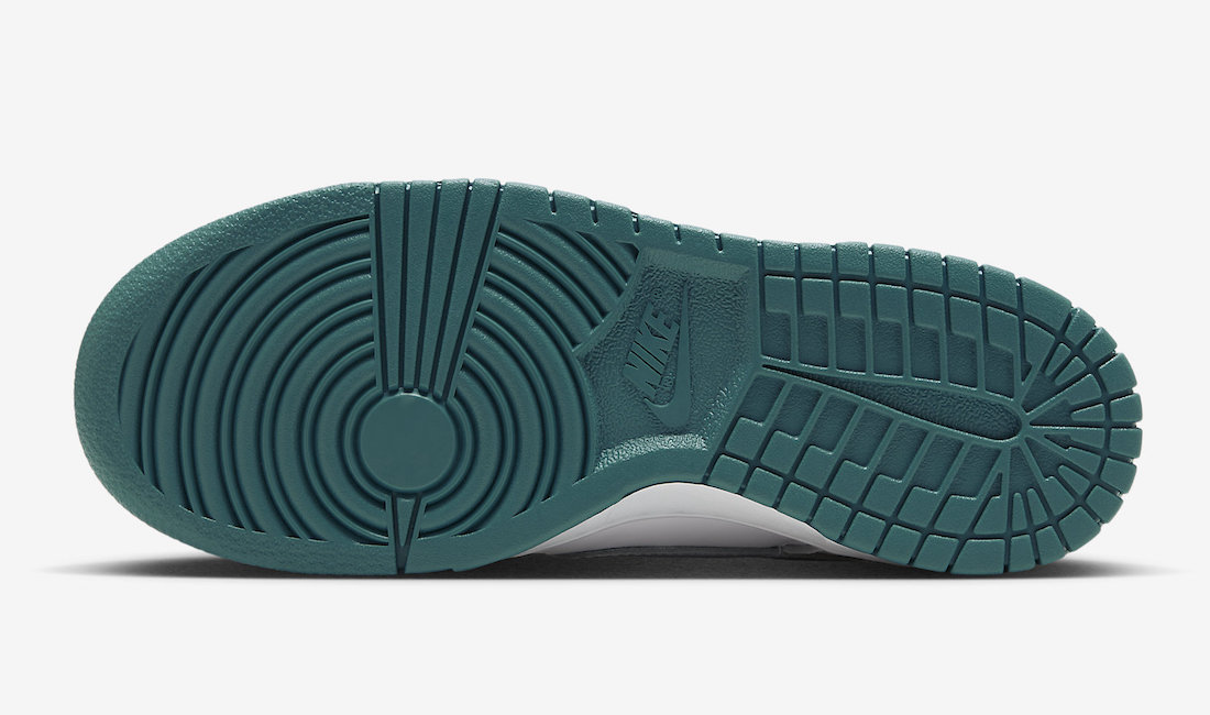 Nike Dunk Low GS FD9911-101 Release Date Outsole