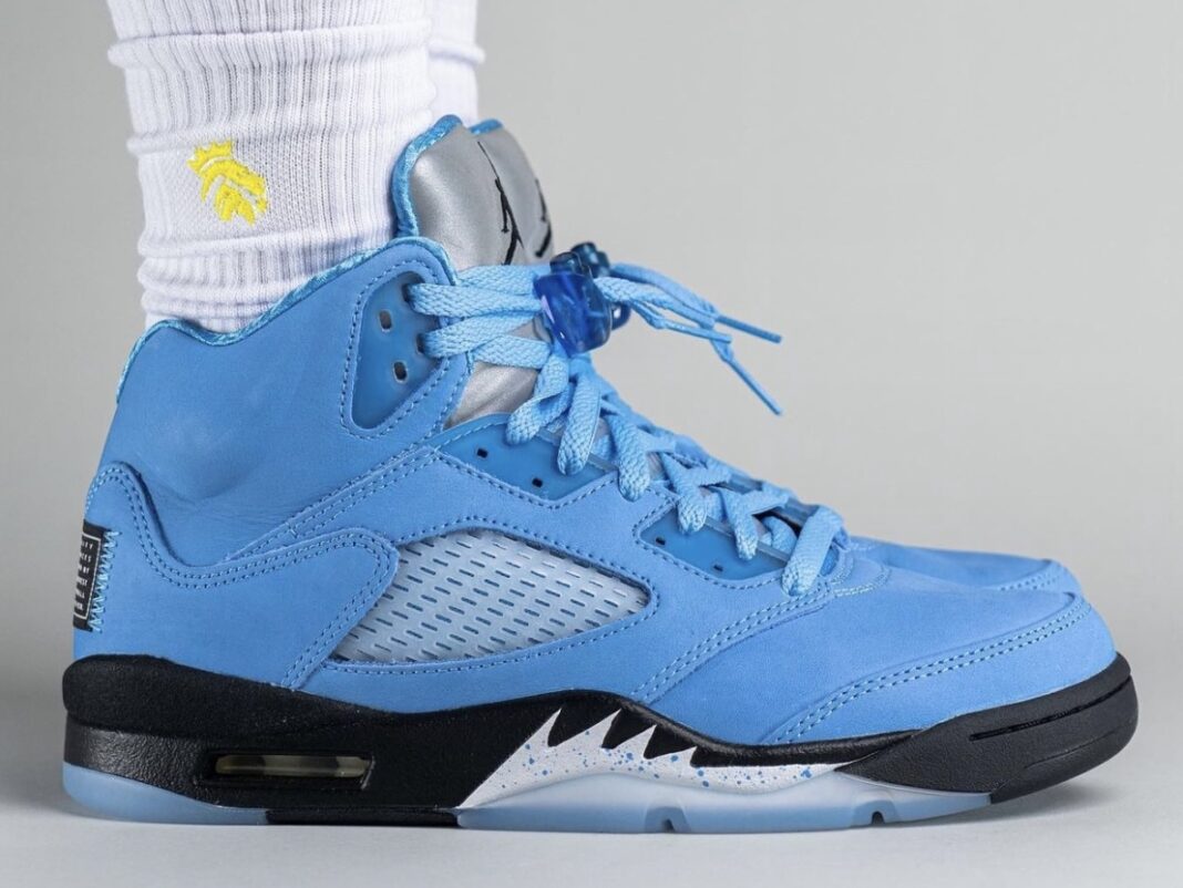 Air Jordan 5 “UNC “的现场照片