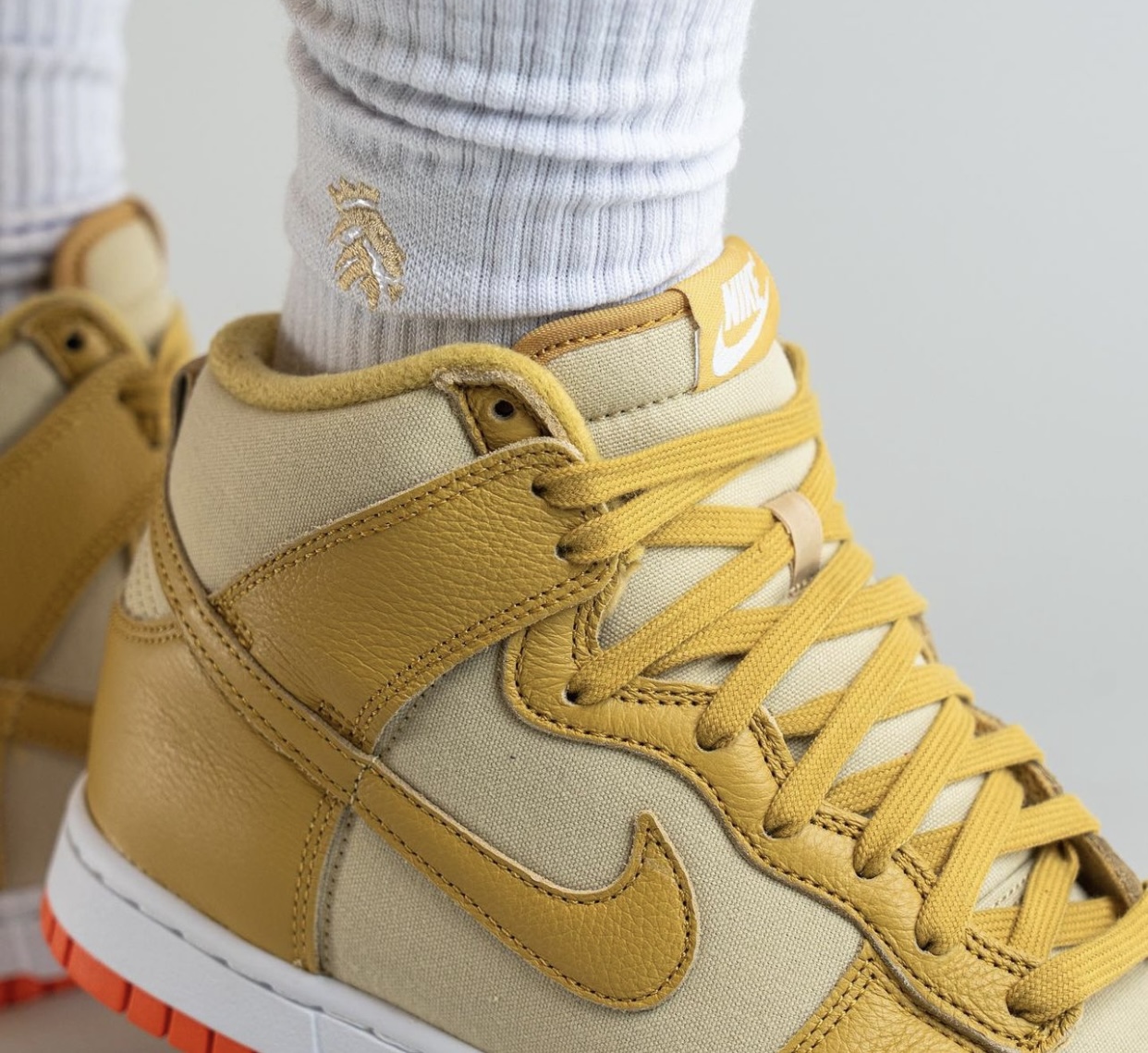 Nike Dunk High Gold Canvas DV7215-700 On-Feet