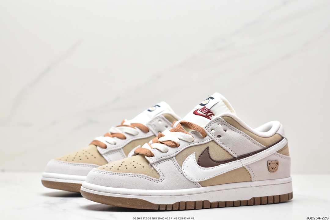 耐克, 熊猫, 板鞋, Swoosh, SB Dunk Low SE, SB Dunk Low, Nike SB Dunk Low, Nike SB Dunk, Nike SB, NIKE, Dunk Low, Dunk, DO9457-100 - Nike SB Dunk Low SE"85 Double Swoosh/Grey/Brown Bear"耐克 扣篮系列低帮休闲运动滑板板鞋“麂皮浅棕双钩小熊”DO9457-100