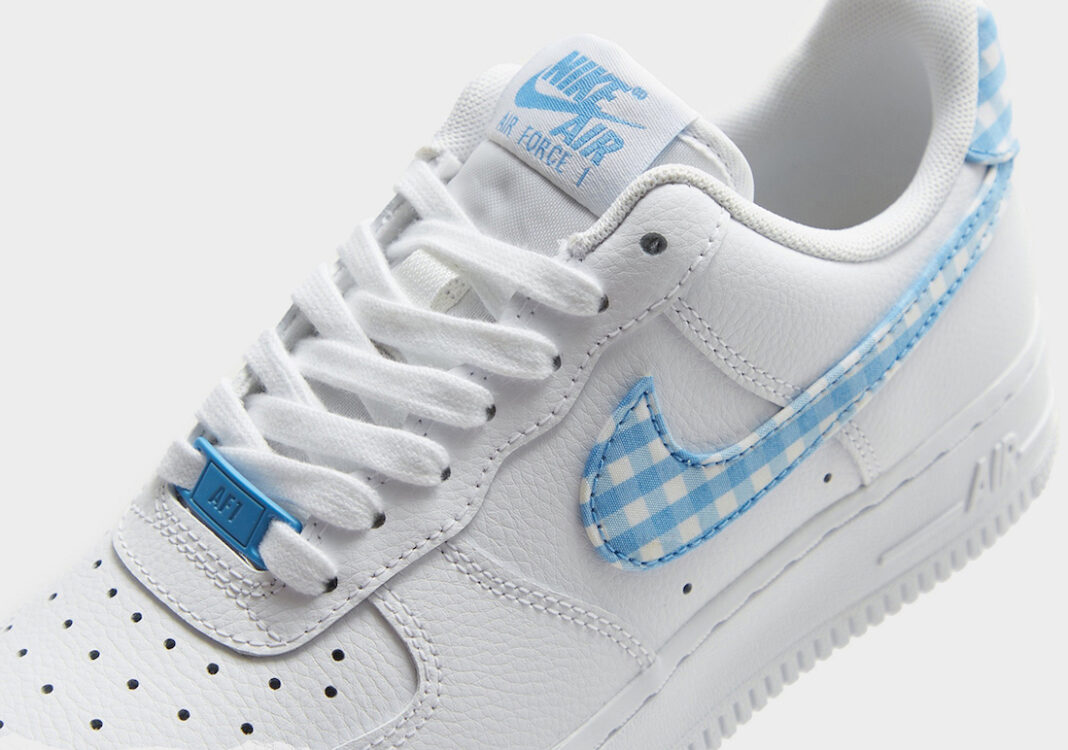 初见：Nike Air Force 1 Low “Blue Gingham”（蓝色格子）。