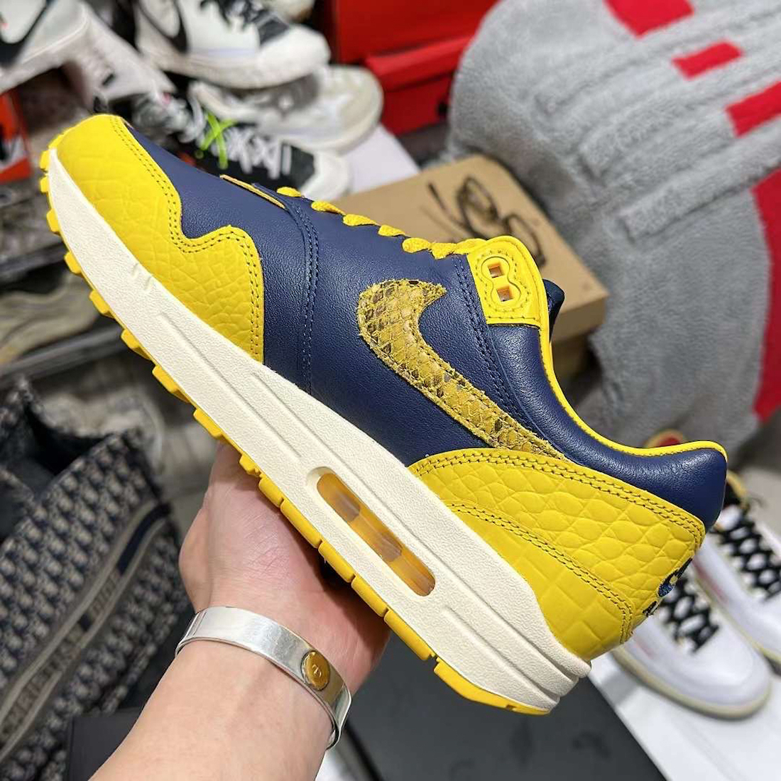 Nike Air Max 1 Midnight Navy Varsity Maize FJ5479-410 Release Date