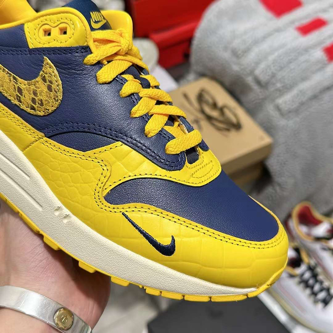 Nike Air Max 1 Midnight Navy Varsity Maize FJ5479-410 Release Date