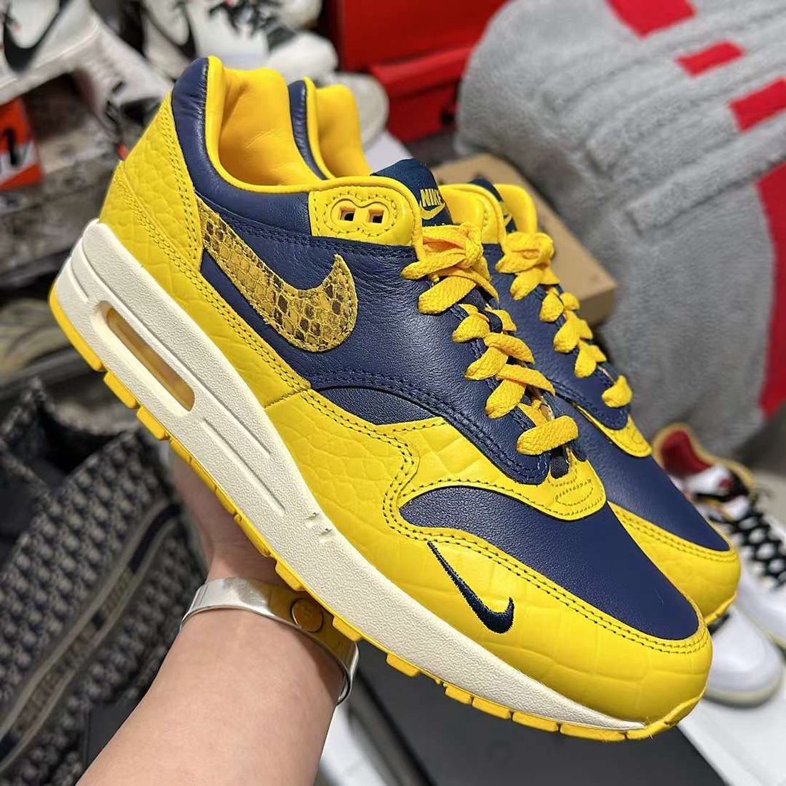 Nike Air Max 1 Midnight Navy Varsity Maize FJ5479-410 Release Date