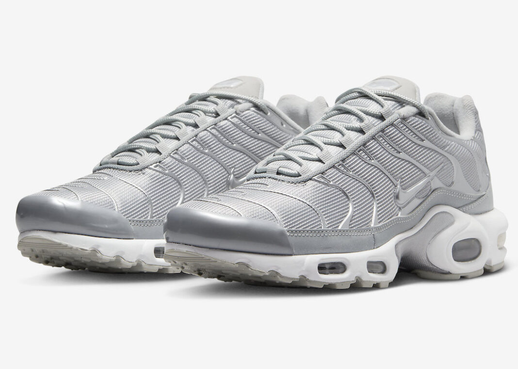 耐克Air Max Plus覆盖在 “金属银 “中