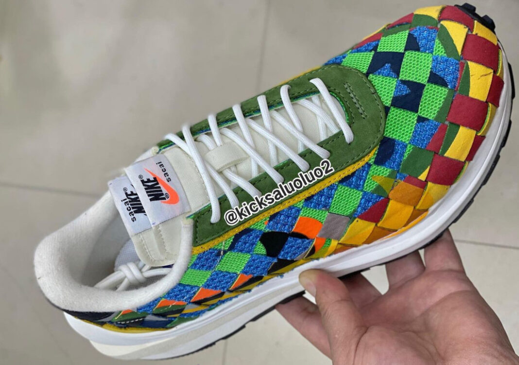 初见。Sacai x Nike Waffle Woven “Multi-Color”（多色）。