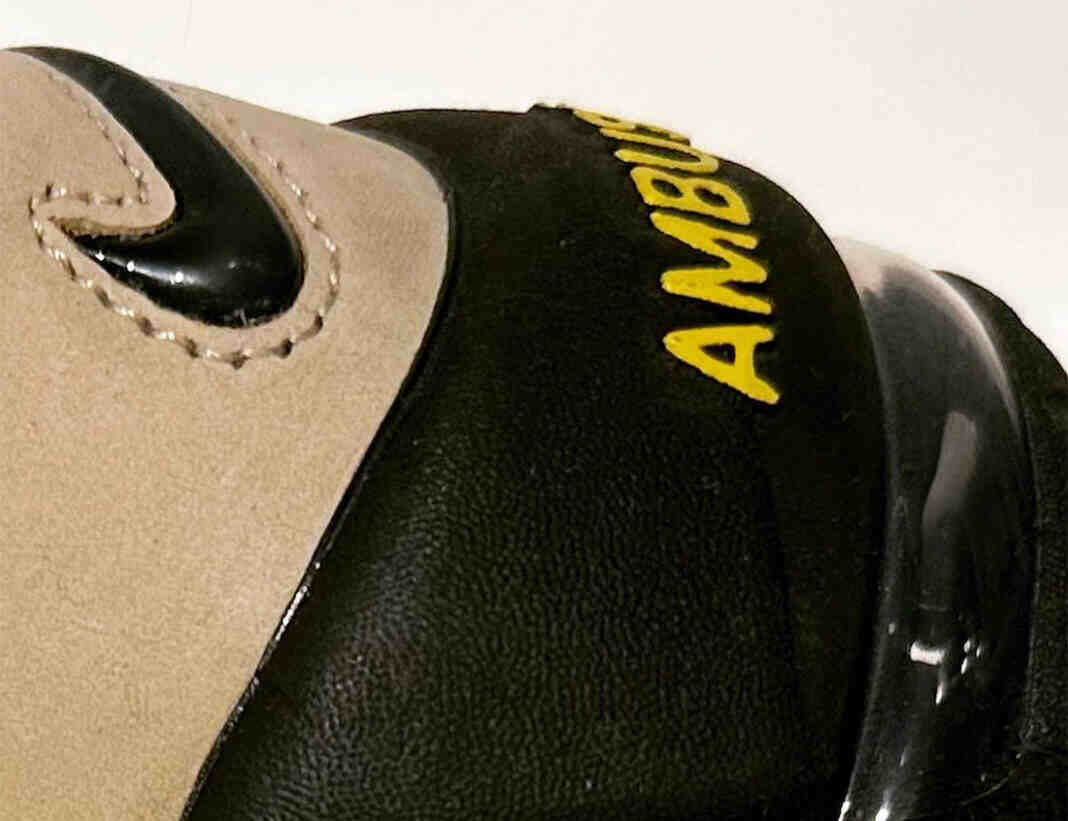 尹安预告即将推出的AMBUSH x Nike Air More Uptempo。