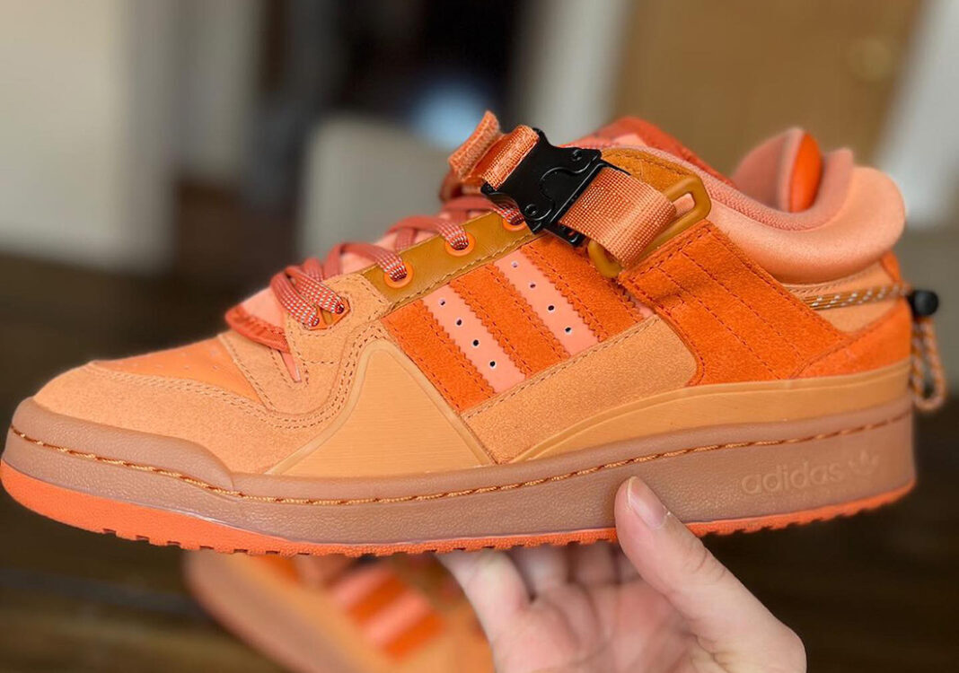 Bad Bunny x adidas Forum Buckle Low “Orange “样品的详细展示