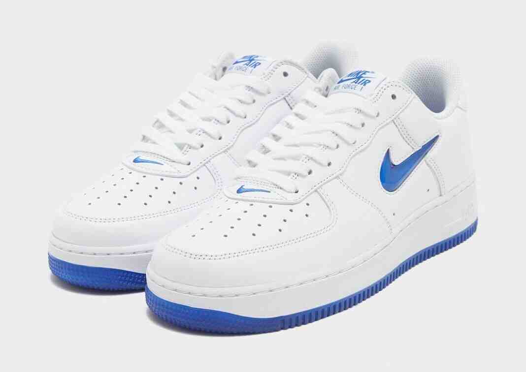 初见：Nike Air Force 1 Low “Royal Jewel”（皇家宝石）。