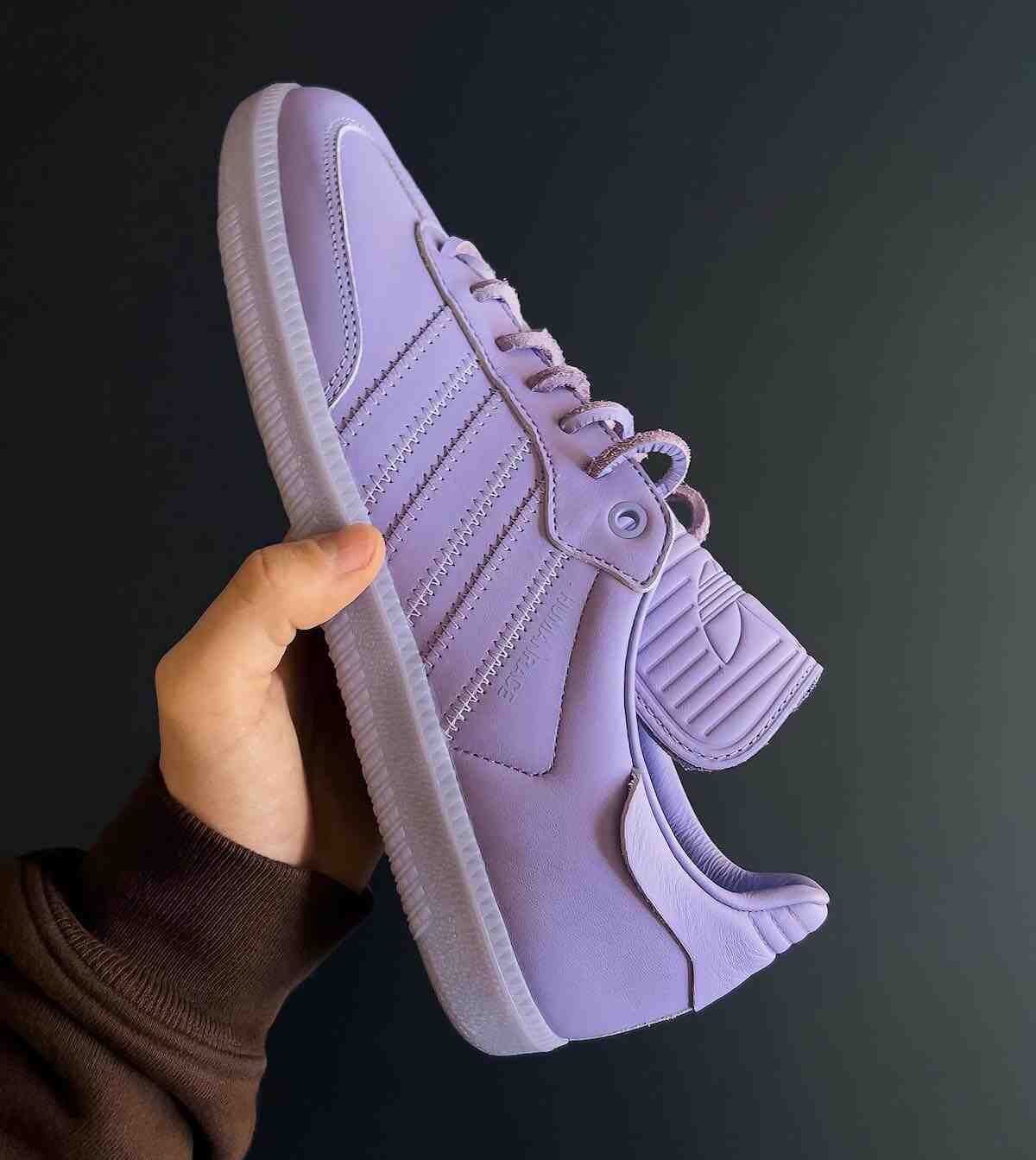 初见：Pharrell x adidas Samba Humanrace “Lilac”。