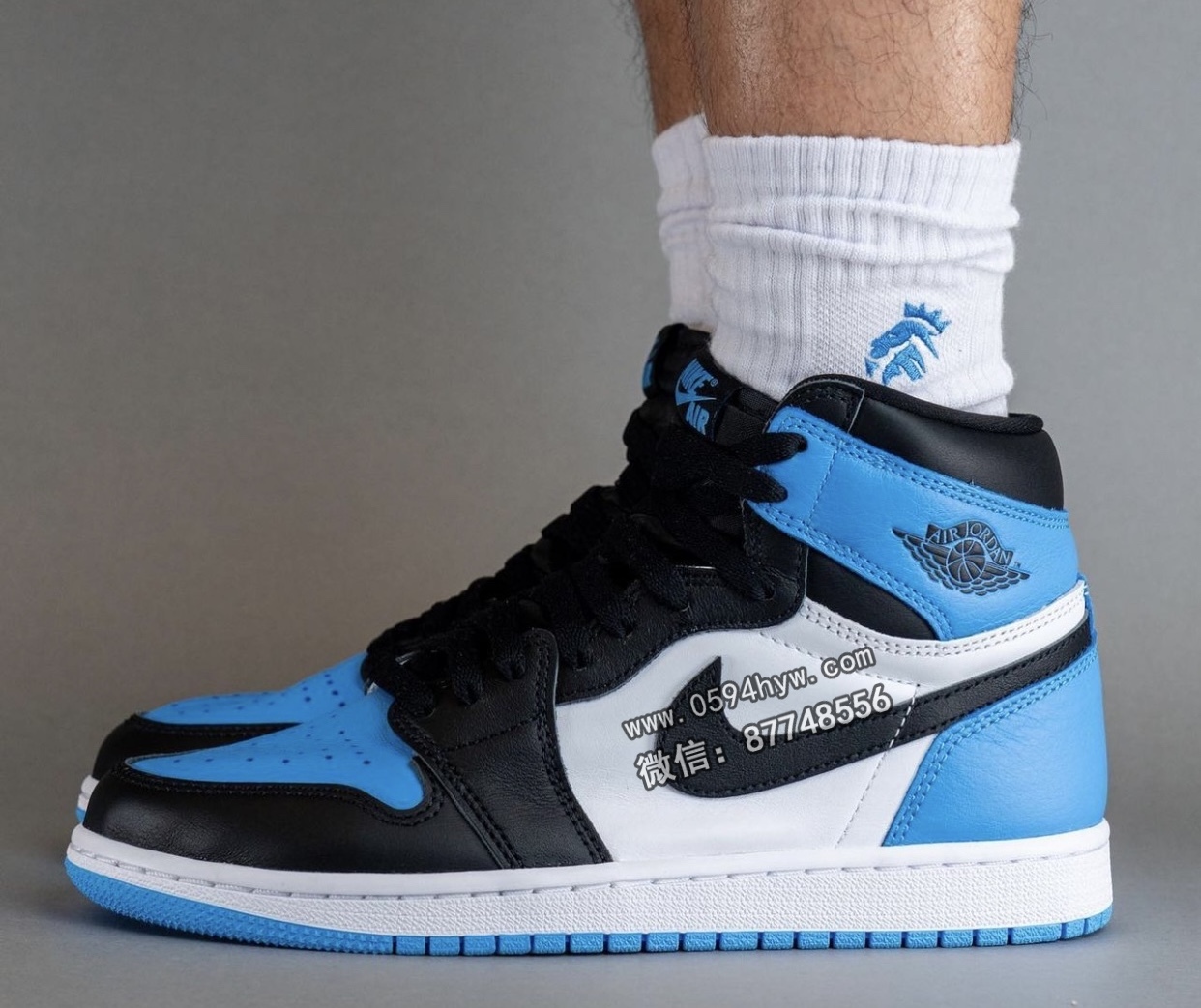 Air-Jordan-1-UNC-Toe-University-Blue-DZ5485-400-On-Feet-2