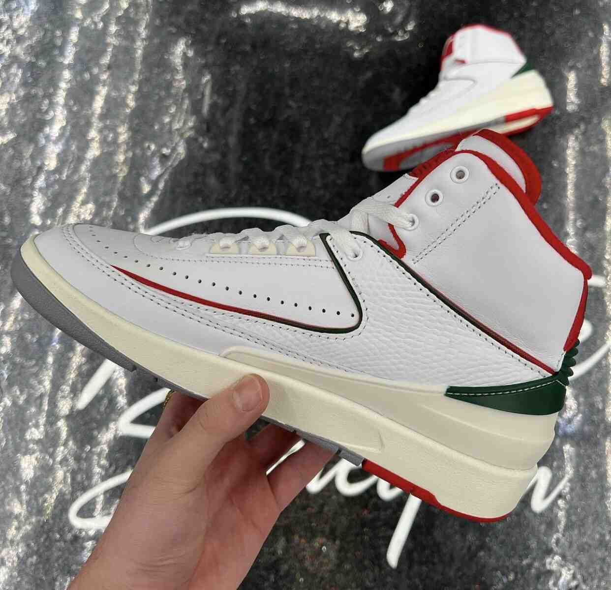 Air Jordan 2 Italy Gucci DR8884-101