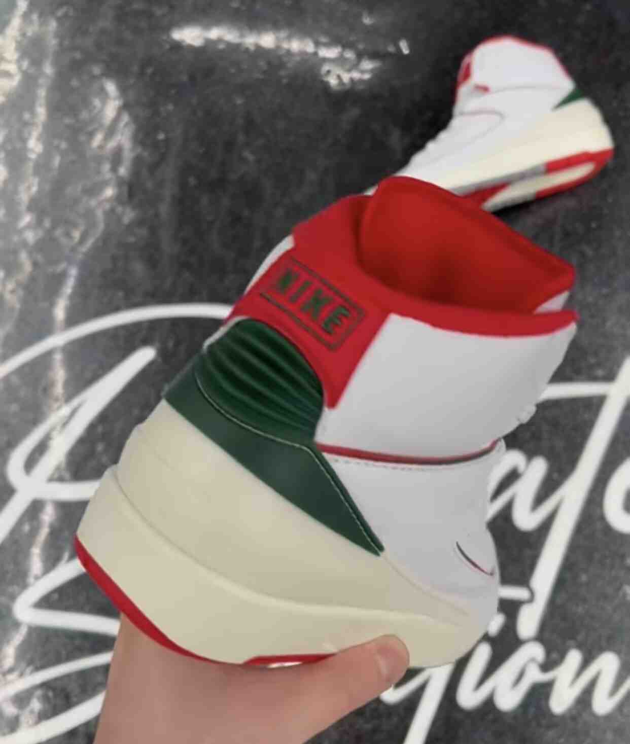 Air Jordan 2 Italy Gucci DR8884-101