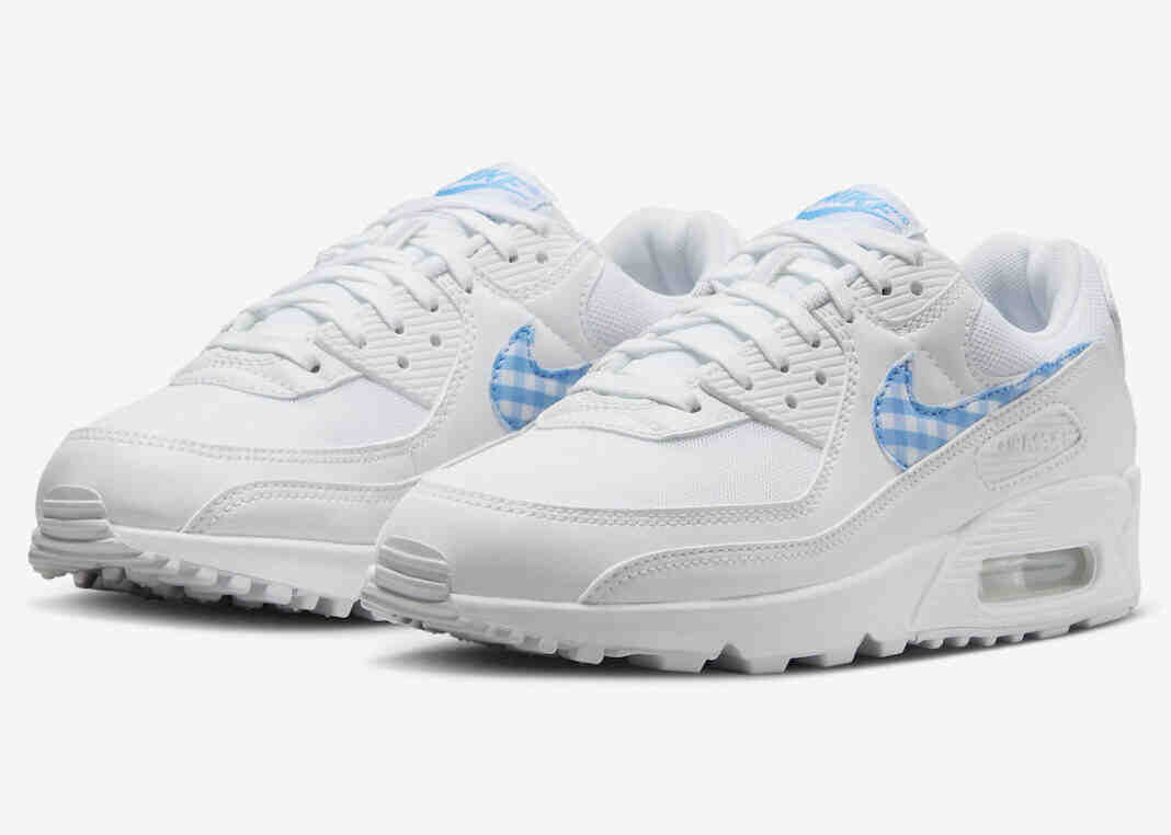 2023年夏天的耐克Air Max 90 “蓝色格子”。